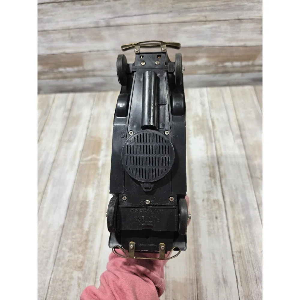 Vintage 1928 Lincoln‎ Model Car Silver Black Radio Music Made in Hong Kong READ